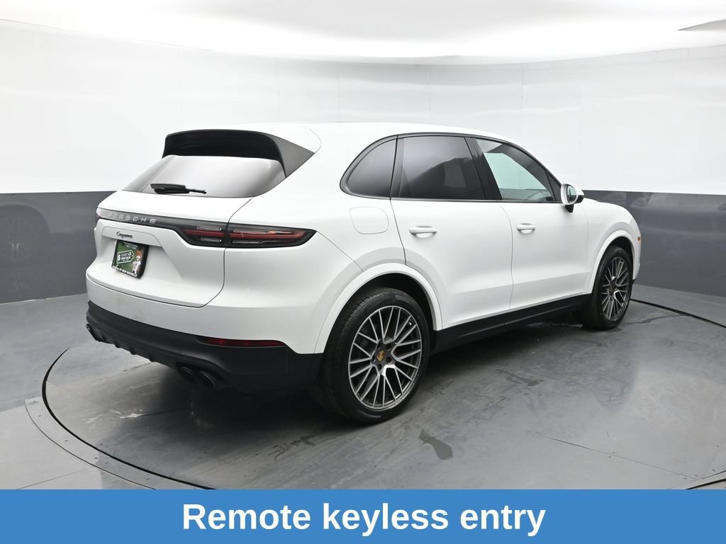 Used 2022 Porsche Cayenne AWD/4WD image 7