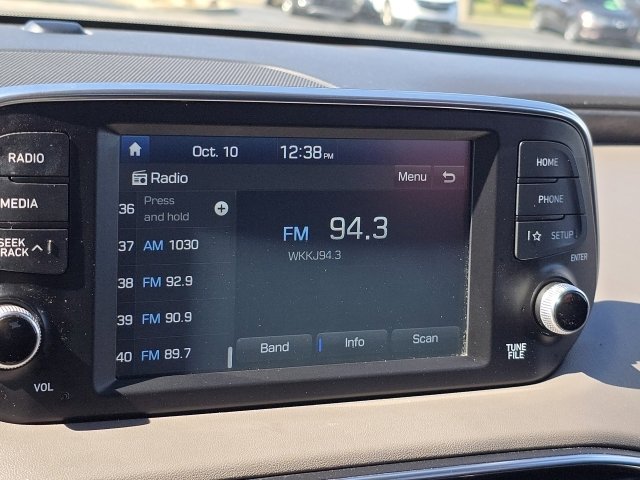 Used 2020 Hyundai Santa Fe SE image 17