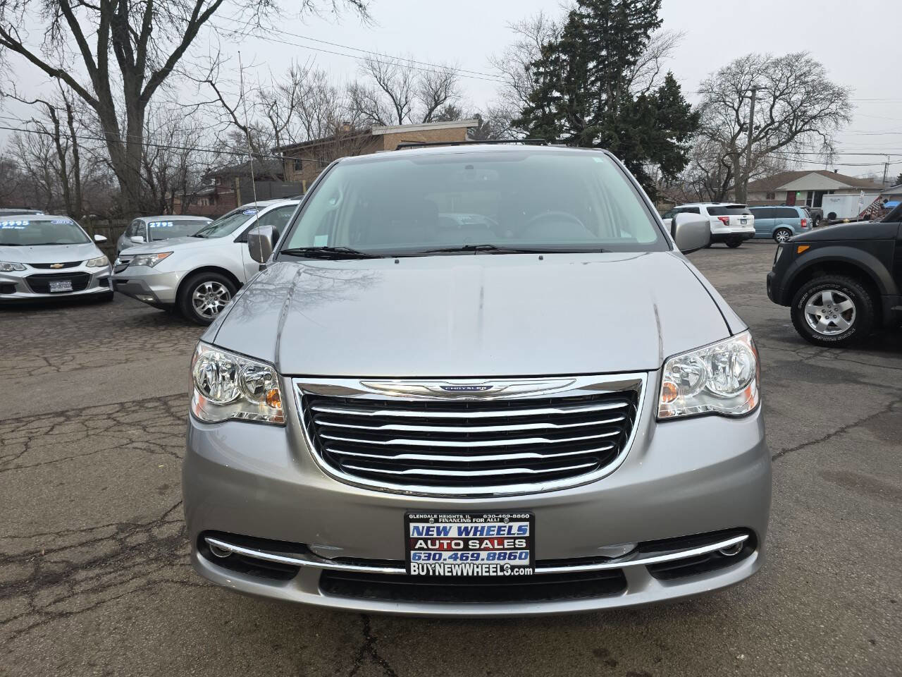 Used 2015 Chrysler Town & Country Touring w/ Driver Convenience Group image 4