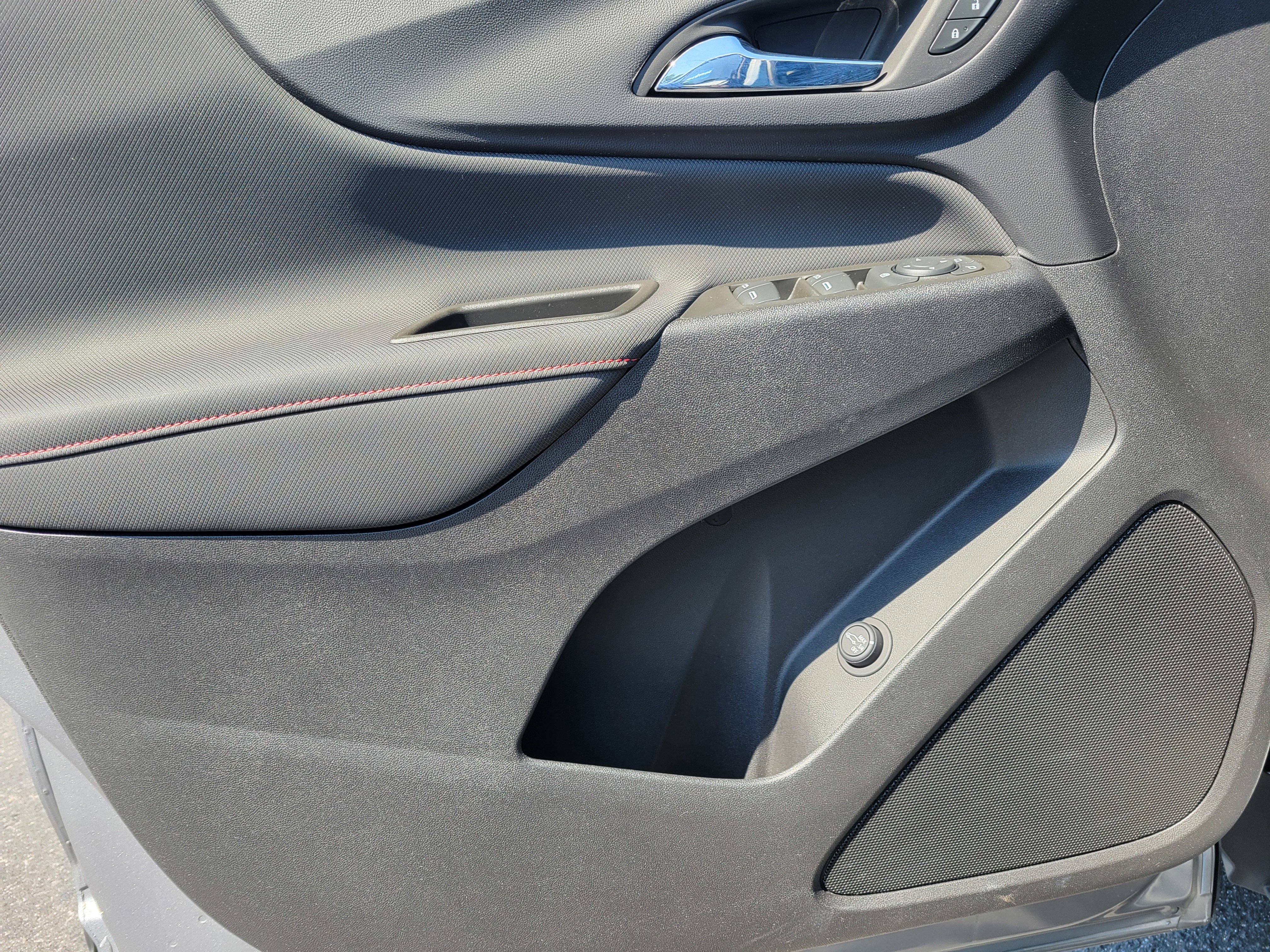 Certified 2023 Chevrolet Equinox RS w/ LPO, Cargo Package image 25