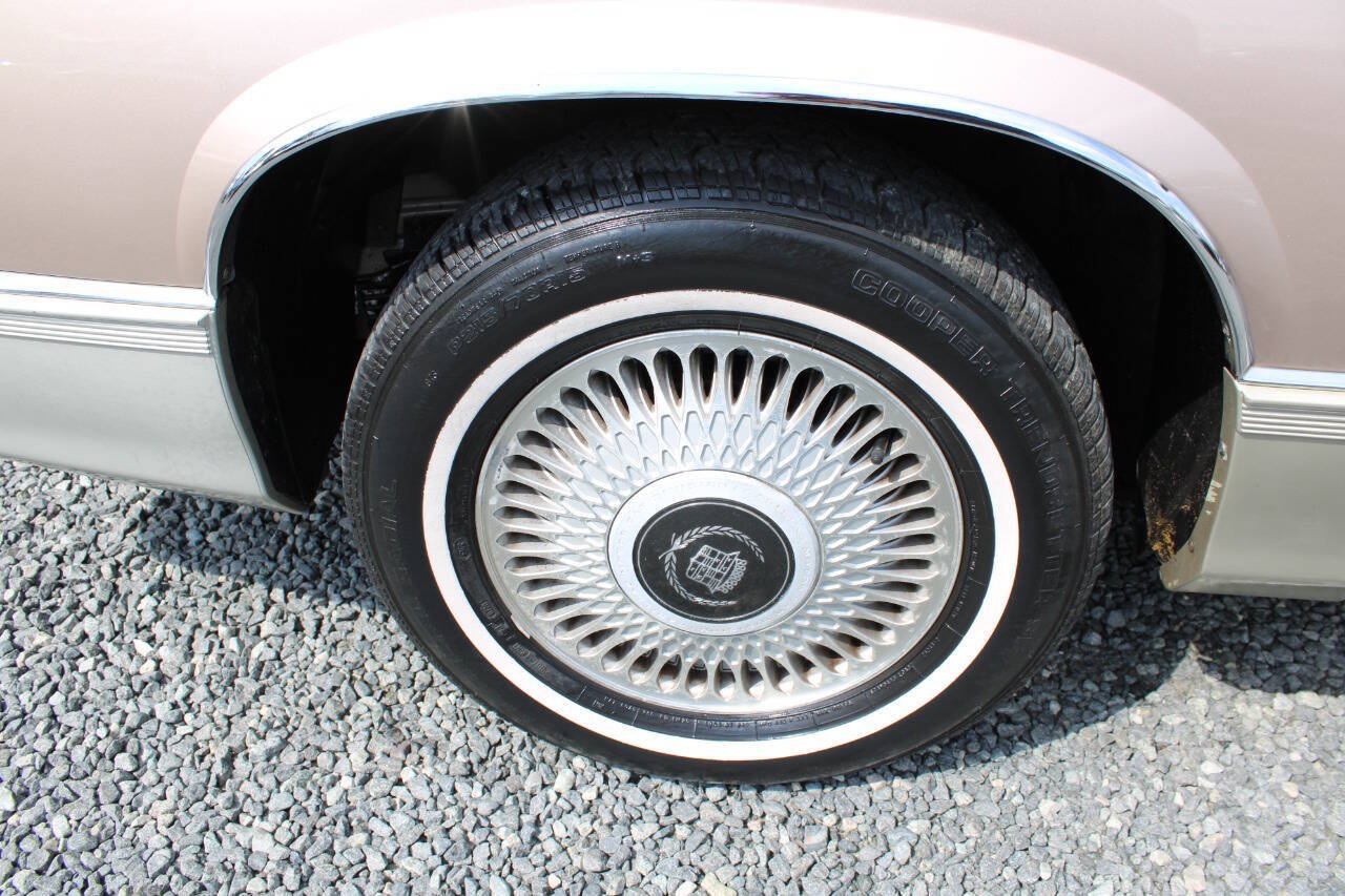 Used 1990 Cadillac De Ville Sedan FWD image 25