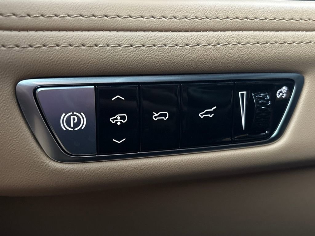 New 2025 Cadillac Escalade IQ Luxury 2 image 28