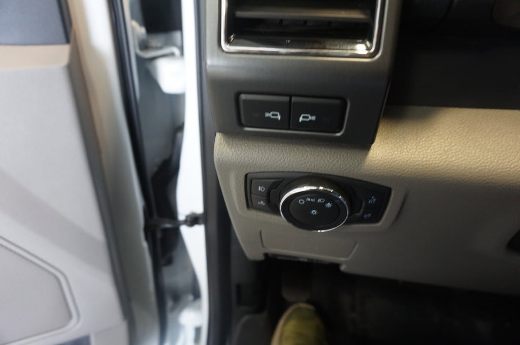 Used 2022 Ford F350 XLT w/ XLT Premium Package AWD/4WD image 17
