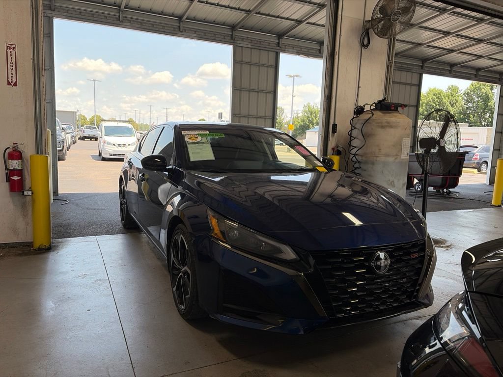 Used 2023 Nissan Altima 2.5 SR w/ SR Premium Package FWD image 1
