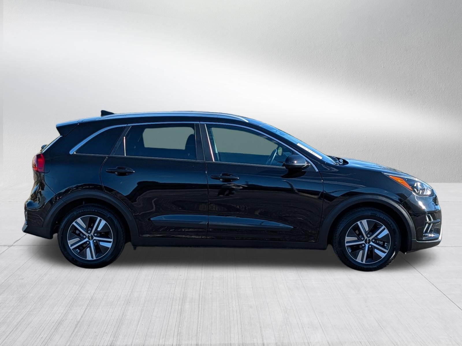 Certified 2022 Kia Niro LXS w/ Digital Cluster Package FWD image 8