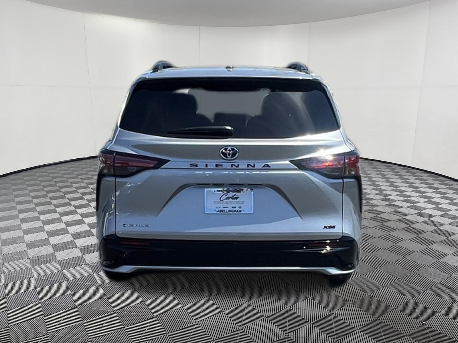 Used 2025 Toyota Sienna XSE AWD/4WD image 5