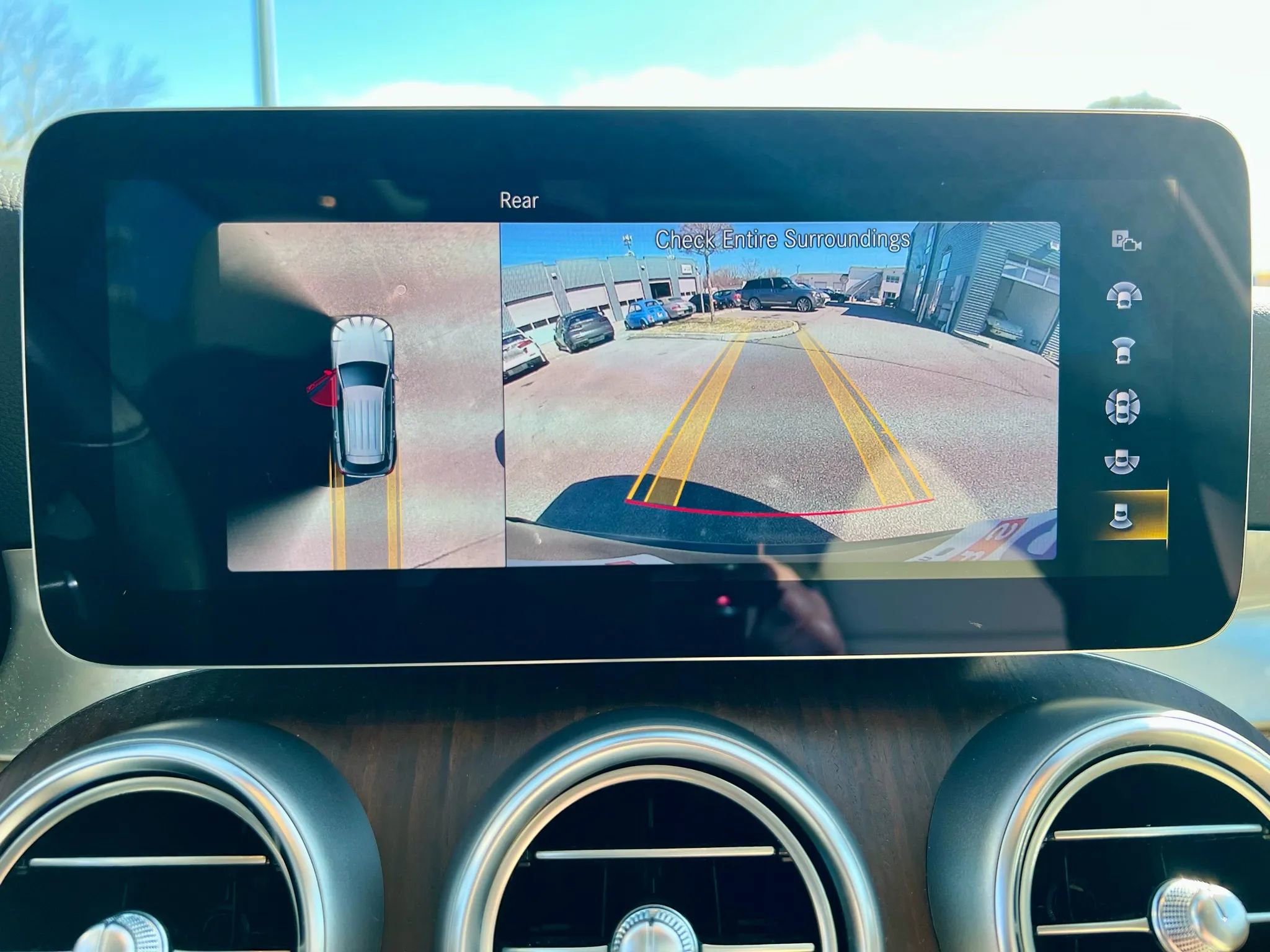 Used 2022 Mercedes-Benz GLC 300 4MATIC w/ Multimedia Package Lite image 33