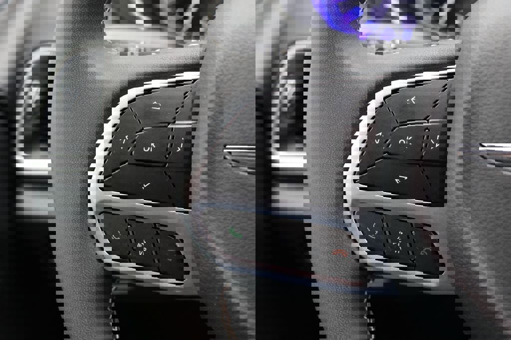 Used 2025 Chrysler Pacifica Select image 18