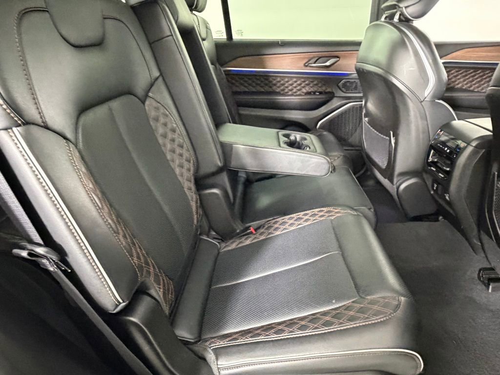 Used 2023 Jeep Grand Cherokee L Summit w/ Luxury Tech Group V image 31