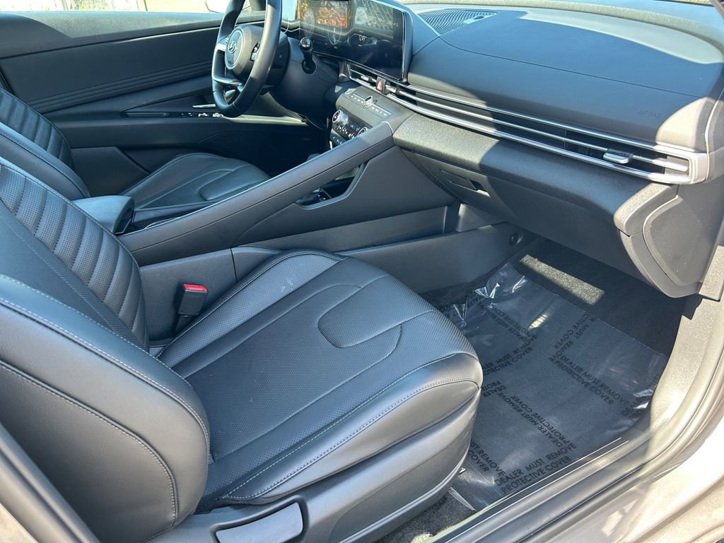 Used 2023 Hyundai Elantra Limited image 26