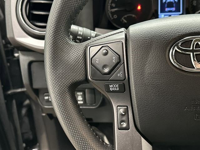 Used 2022 Toyota Tacoma TRD Off-Road image 8