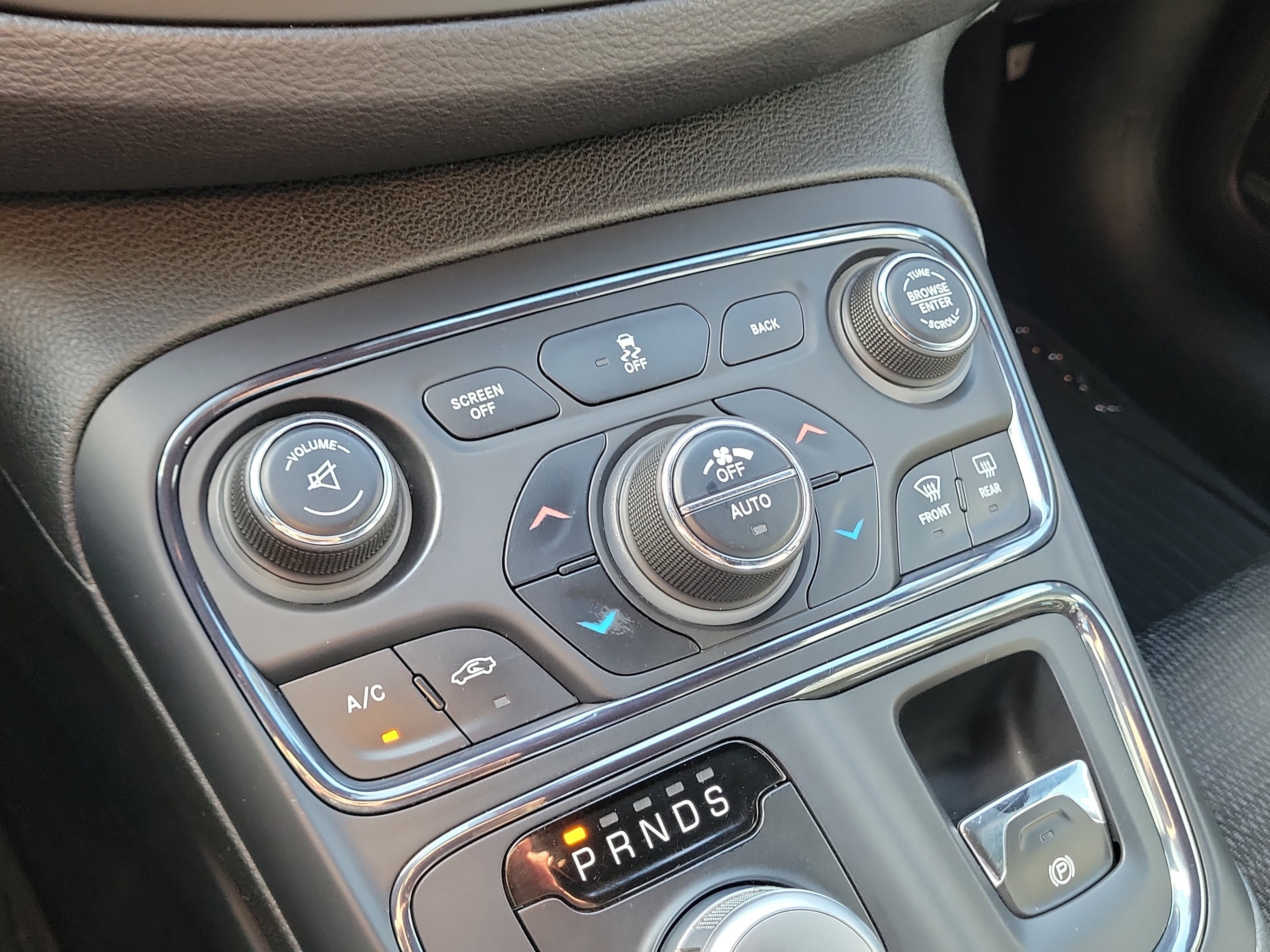 Used 2015 Chrysler 200 S w/ Navigation & Sound Group I FWD image 34