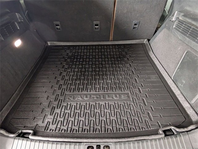 Used 2021 Lincoln Nautilus Reserve image 28