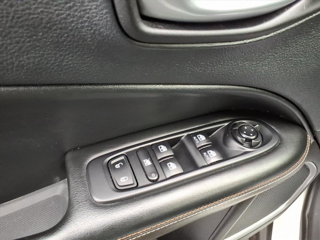 Used 2019 Jeep Compass Latitude w/ Cold Weather Group AWD/4WD image 16