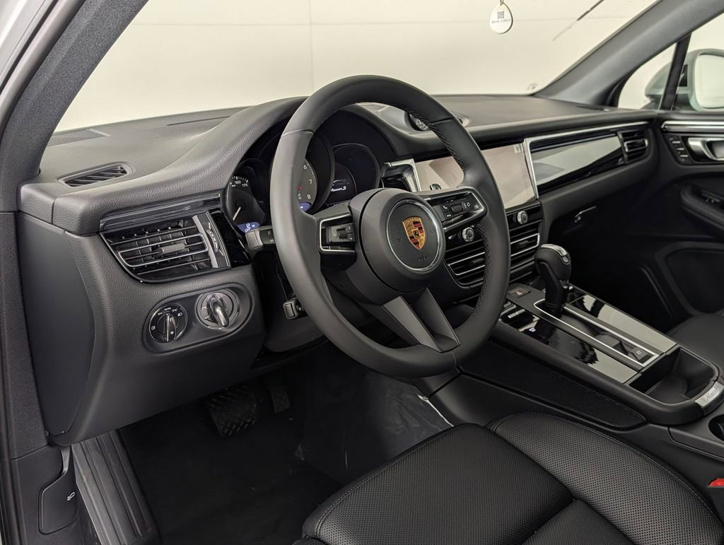 New 2026 Porsche Macan image 4
