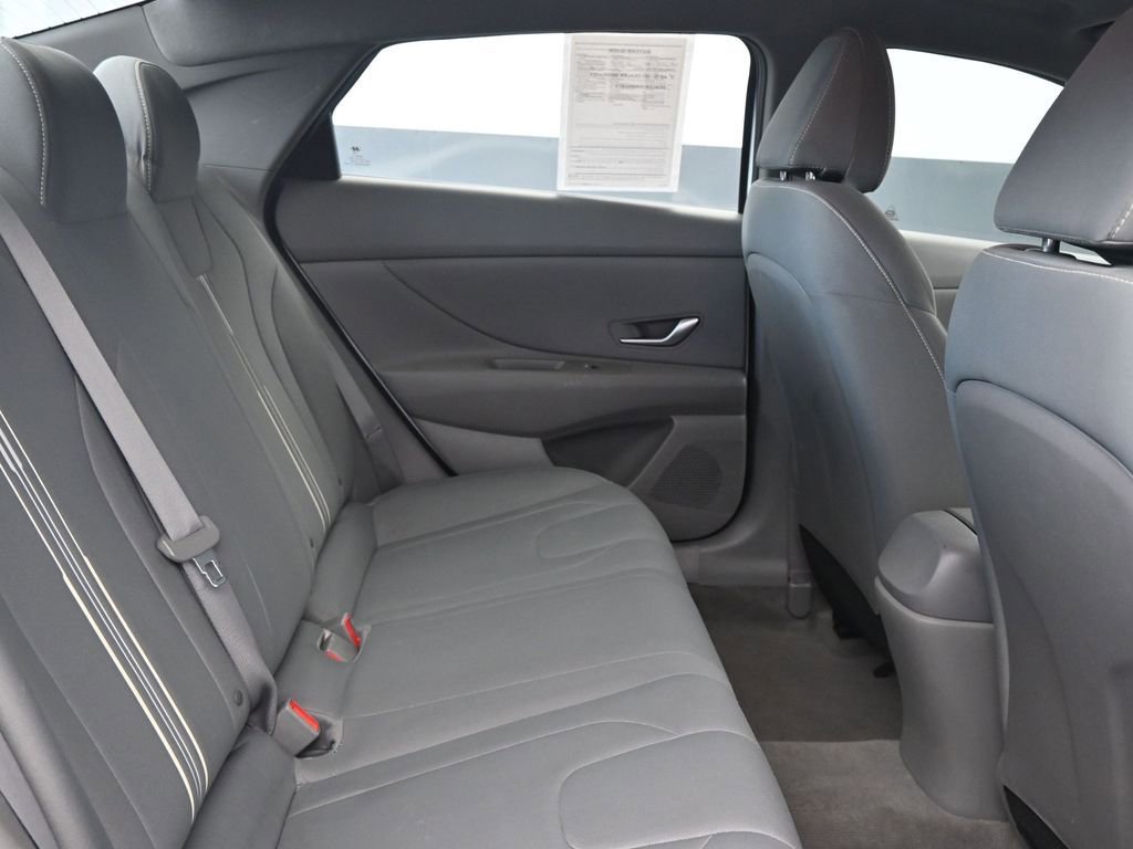 Used 2023 Hyundai Elantra SEL FWD image 13