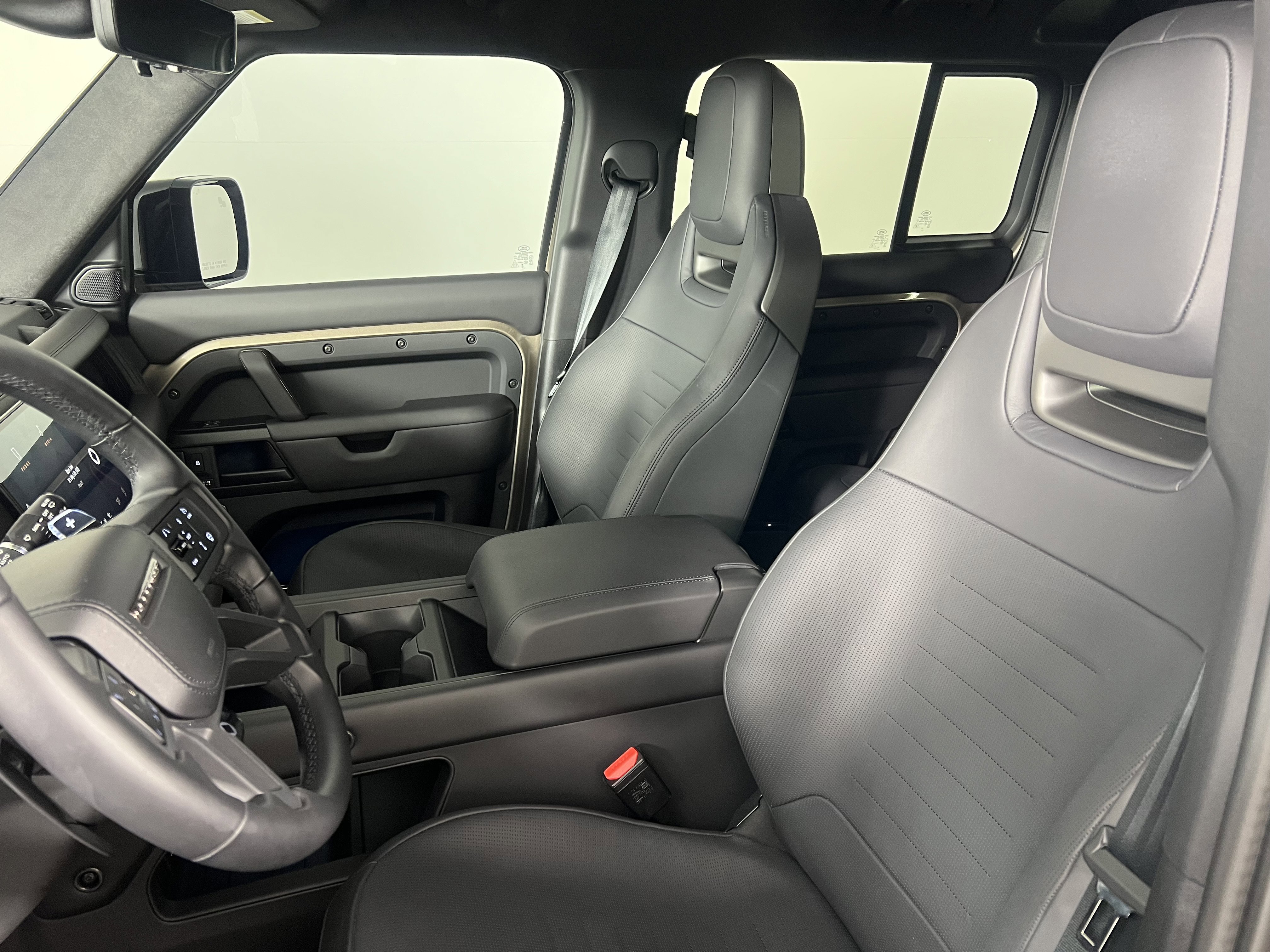 Used 2026 Land Rover Defender 110 OCTA image 4