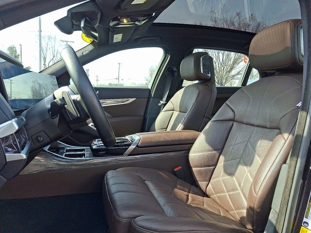 Used 2023 BMW 760i xDrive w/ Executive Package image 13