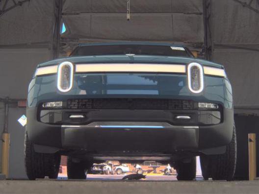 Used 2022 Rivian R1T Adventure image 3