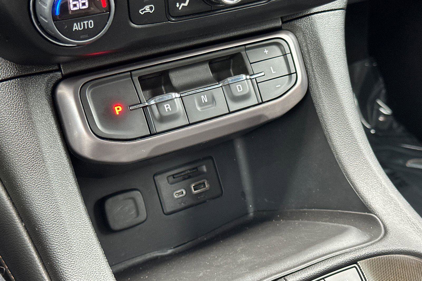 Used 2022 GMC Acadia AT4 w/ Technology Package image 22