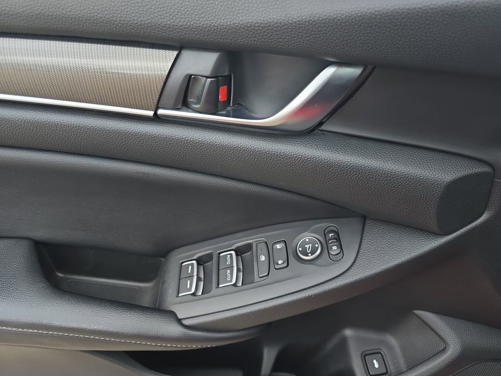 Used 2018 Honda Accord Sport image 26