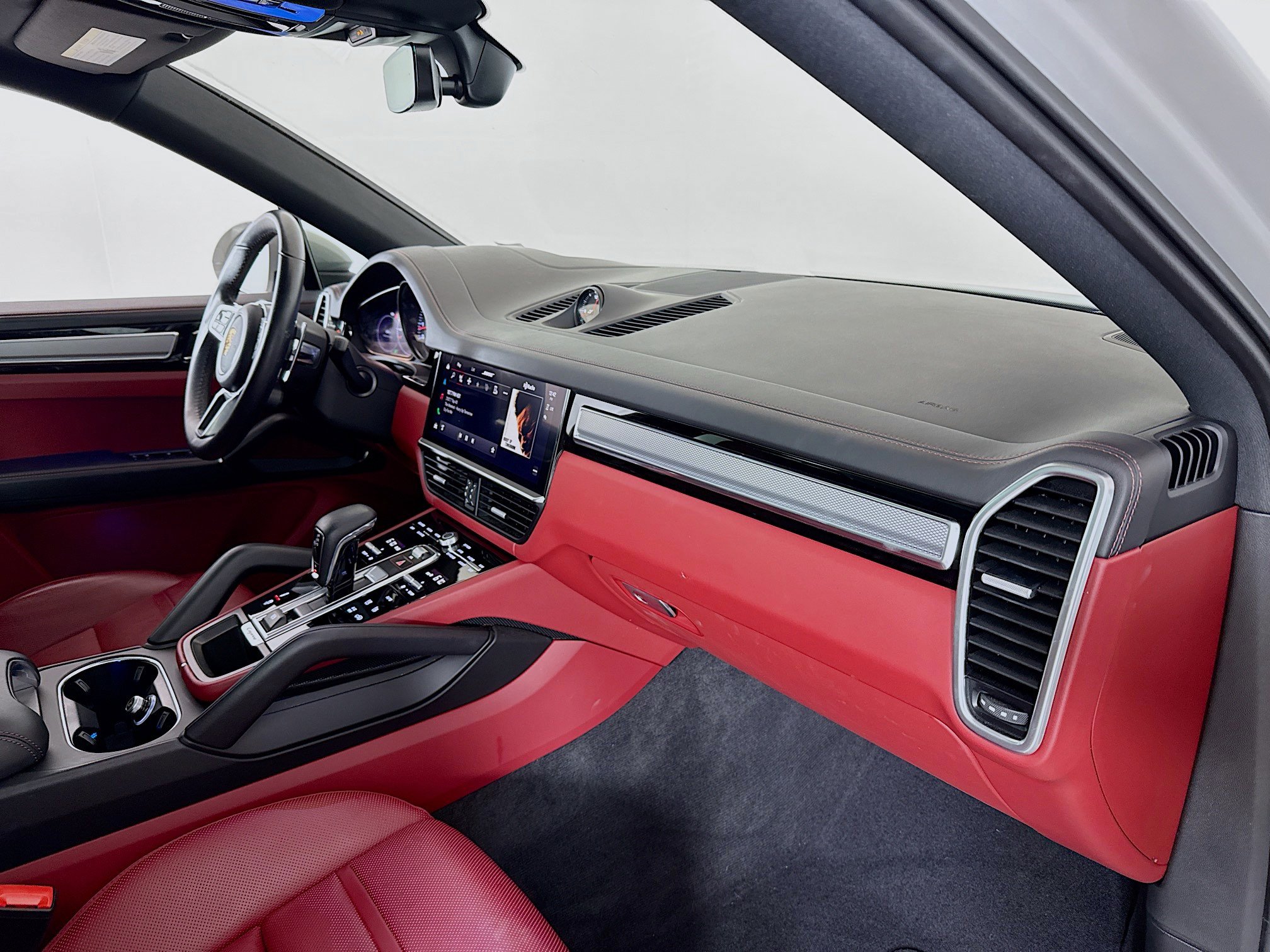 Used 2023 Porsche Cayenne Platinum Edition image 28