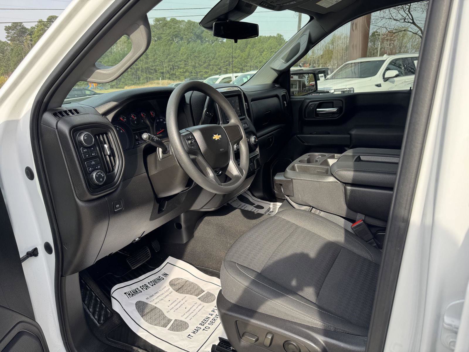 Used 2023 Chevrolet Silverado 1500 Custom image 2