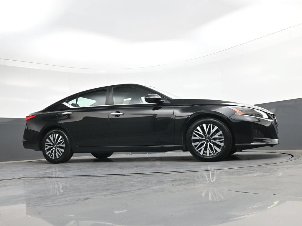 Used 2024 Nissan Altima 2.5 SV FWD image 42