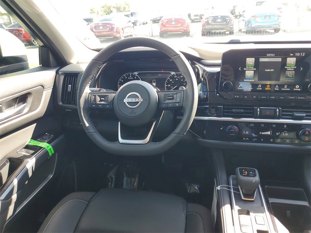 New 2025 Nissan Pathfinder SL image 9