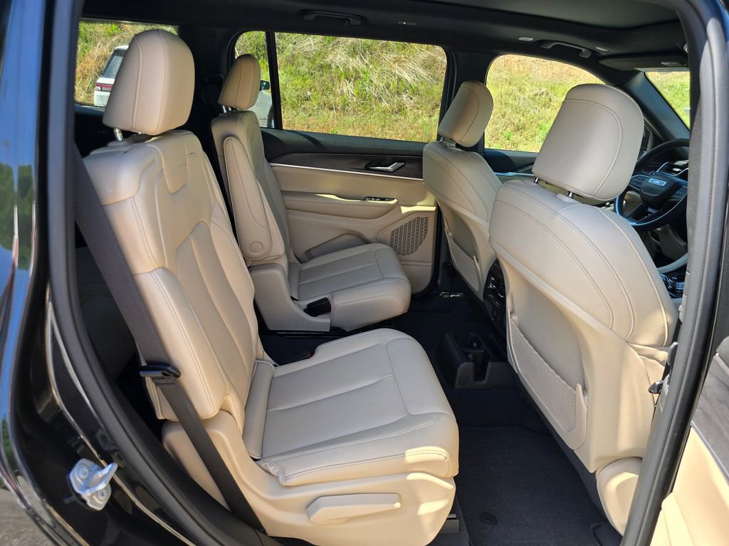 Used 2023 Jeep Grand Cherokee L Limited AWD/4WD image 28