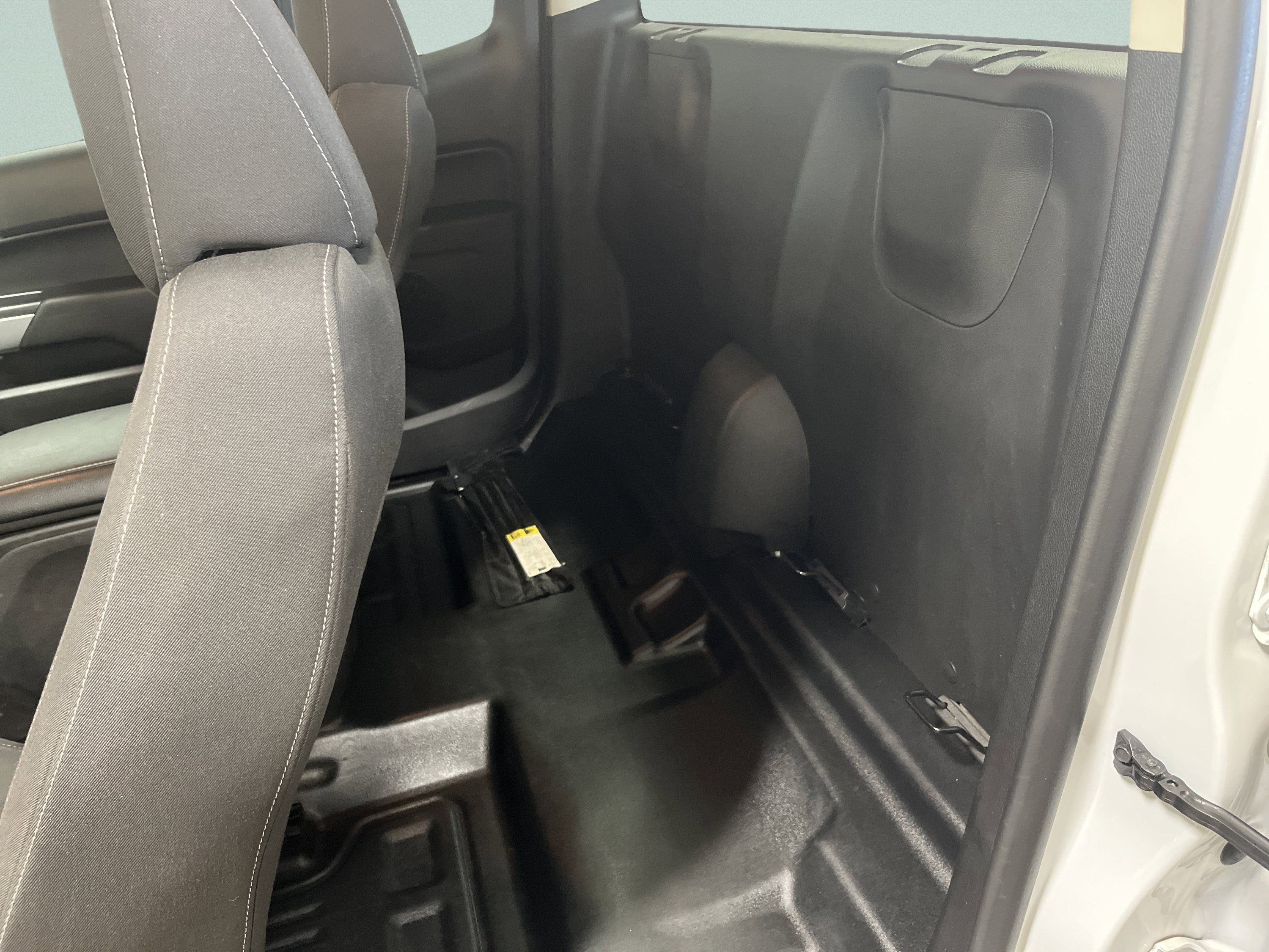 Used 2022 Chevrolet Colorado LT w/ Fleet Safety Package RWD image 10