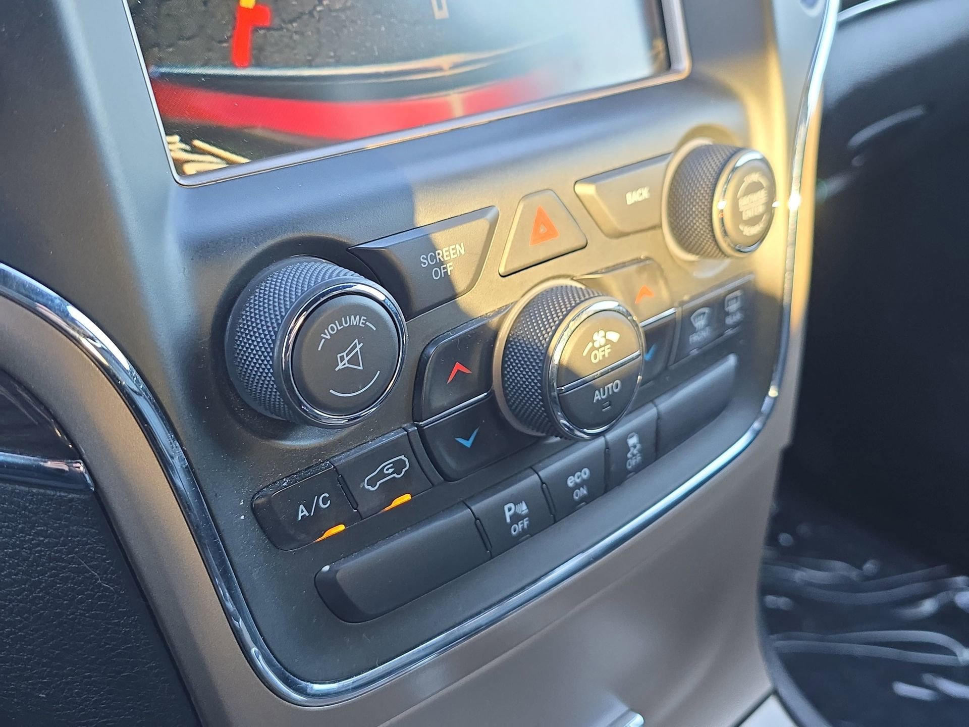 Used 2015 Jeep Grand Cherokee Overland AWD/4WD image 22