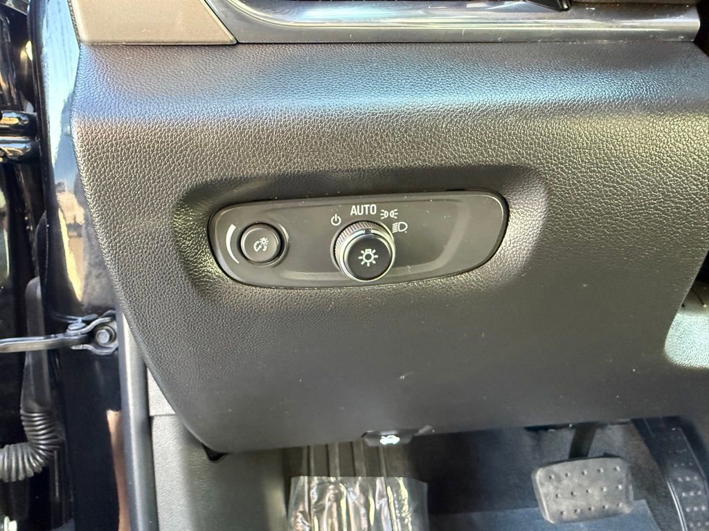 Used 2022 Chevrolet Traverse LT image 10