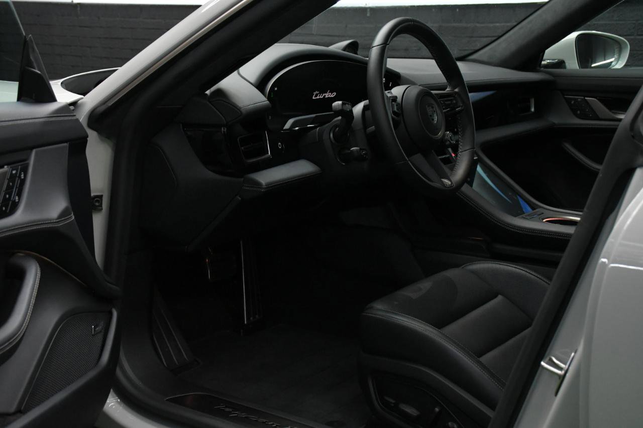 Used 2025 Porsche Taycan Turbo image 22