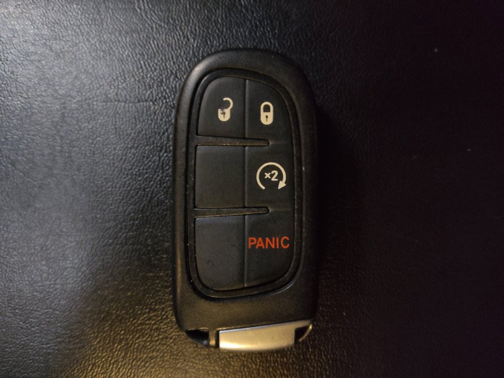 Used 2019 Jeep Cherokee Latitude Plus w/ Cold Weather Group AWD/4WD image 32
