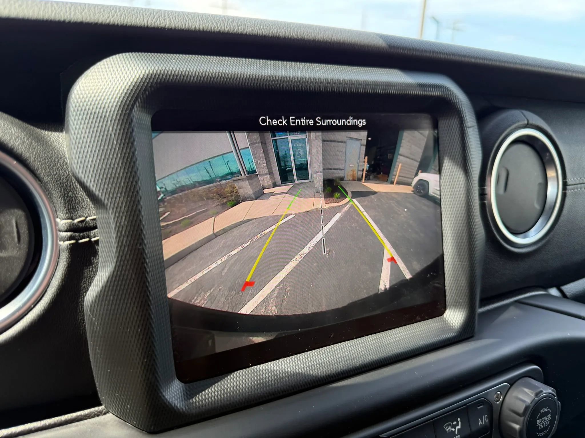 Used 2019 Jeep Wrangler Unlimited Sahara image 23