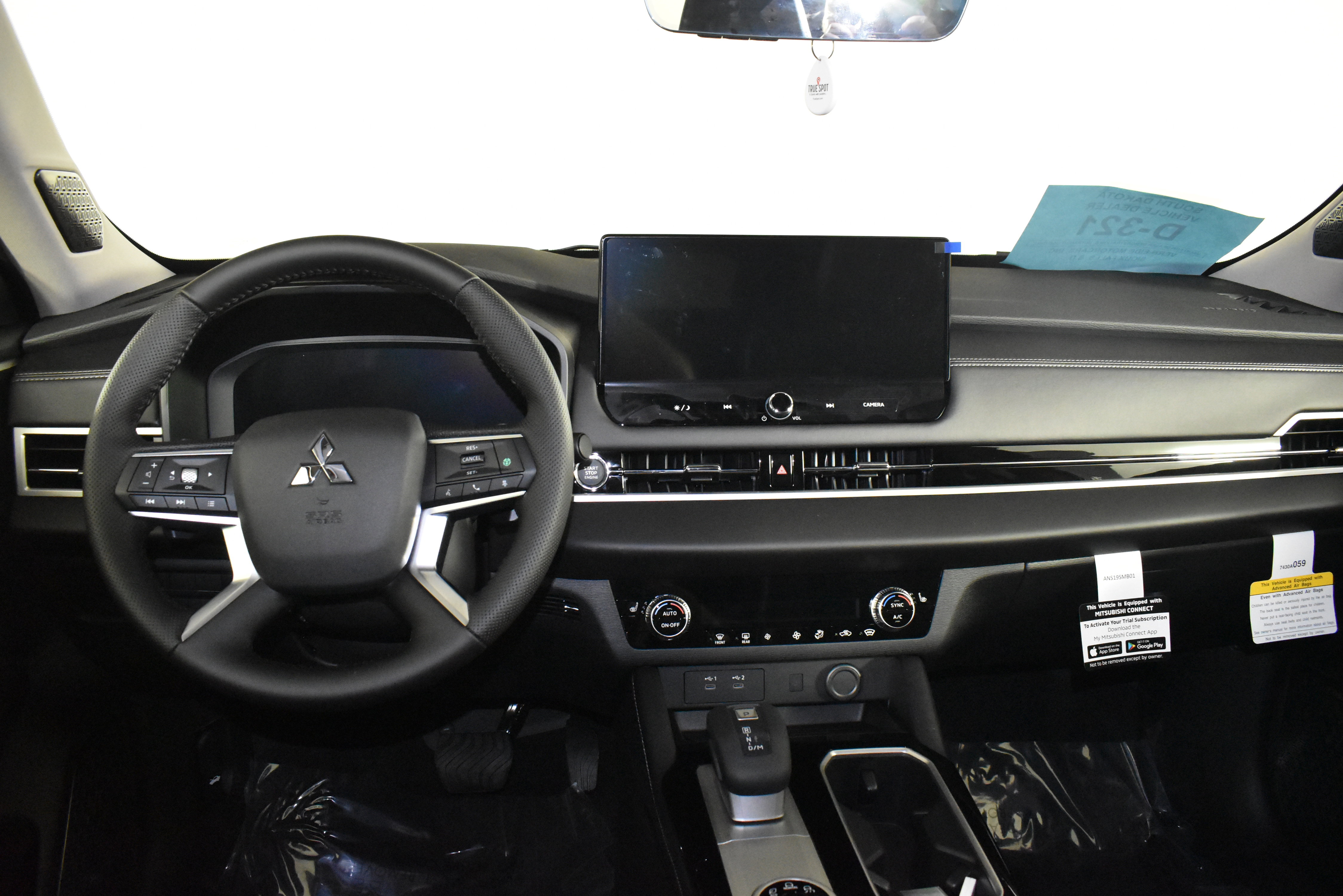 New 2025 Mitsubishi Outlander SE image 11