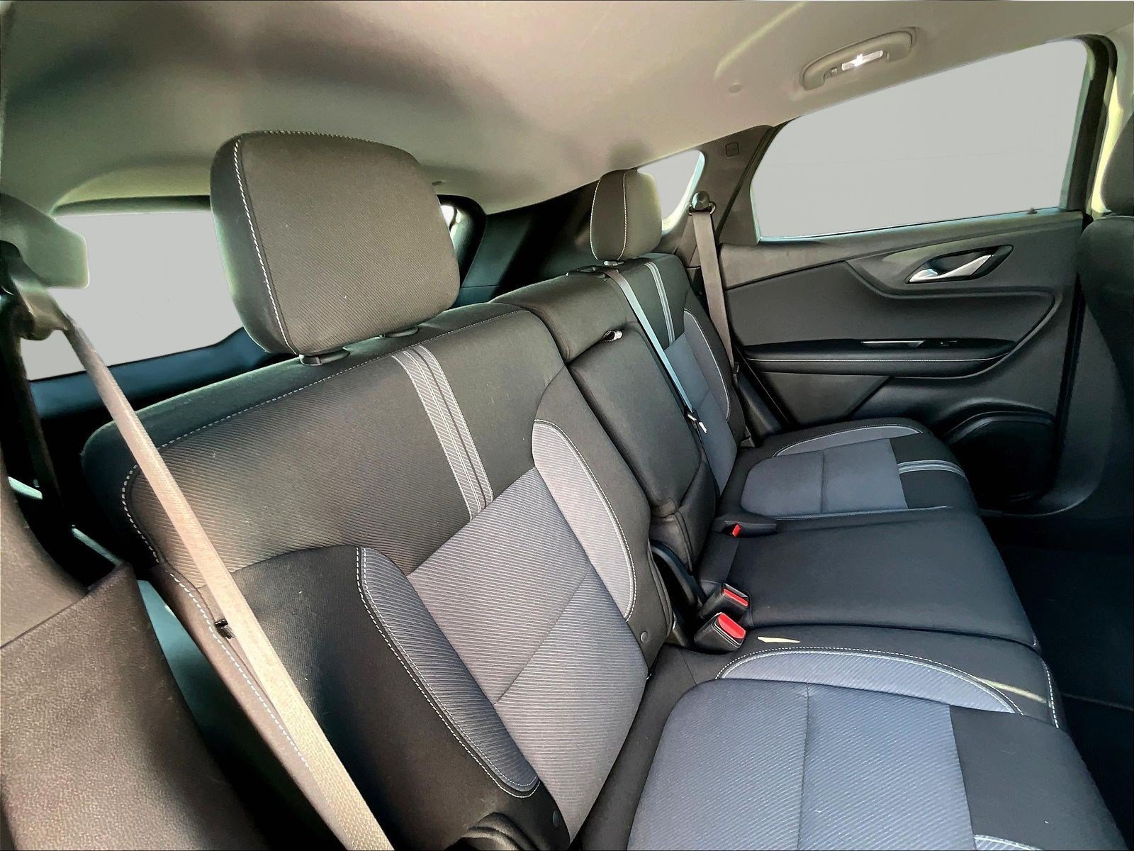 Used 2024 Chevrolet Blazer LT FWD image 25