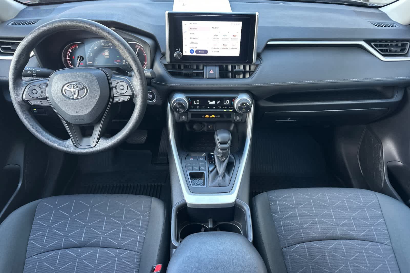 Used 2024 Toyota RAV4 XLE AWD/4WD image 15