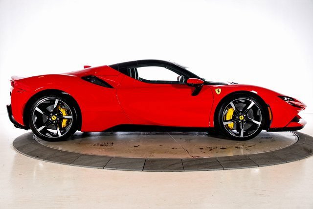 Used 2024 Ferrari SF90 Spider image 12