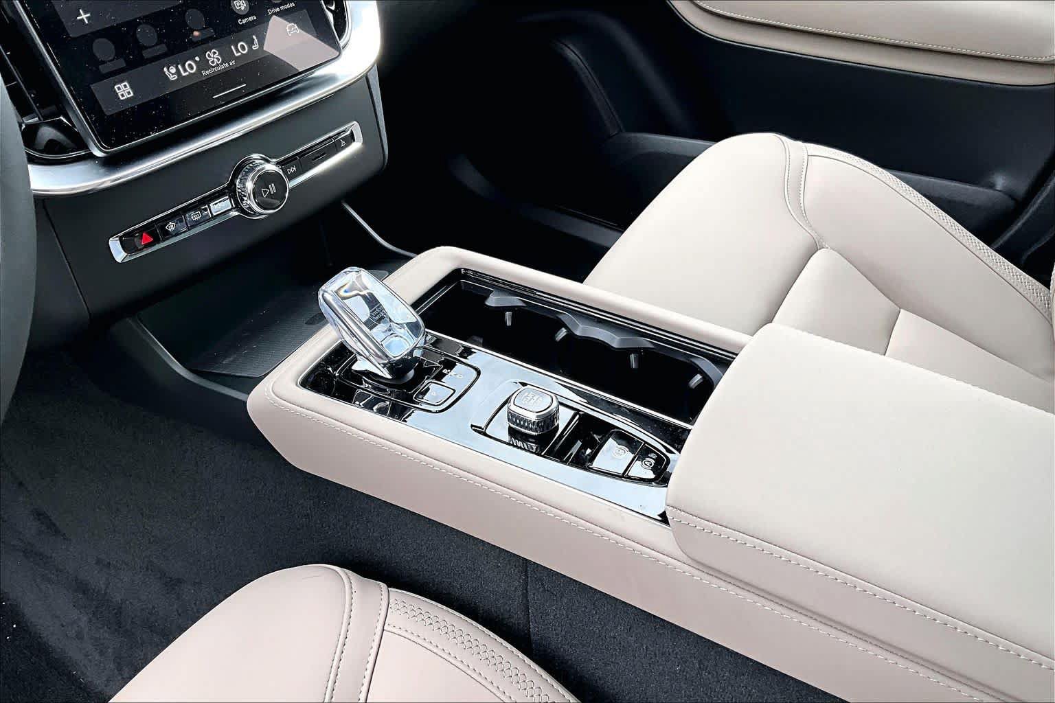 New 2026 Volvo XC90 B6 Plus w/ Protection Package Premier AWD/4WD image 10