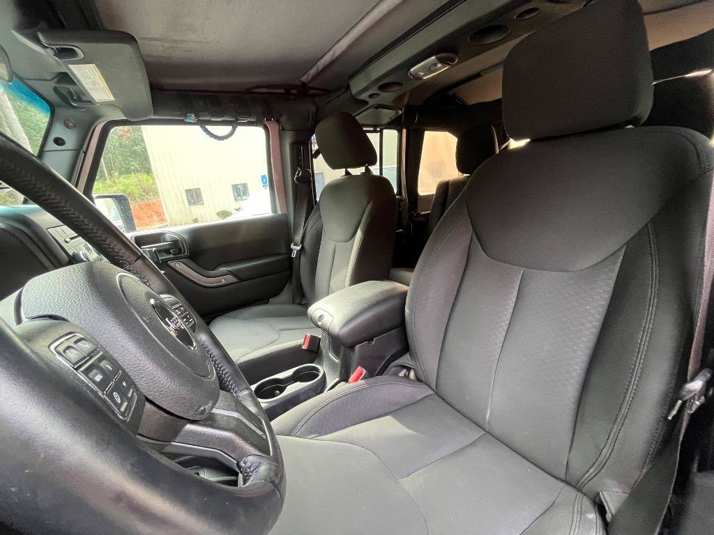 Used 2016 Jeep Wrangler Unlimited Sport w/ Connectivity Group AWD/4WD image 10