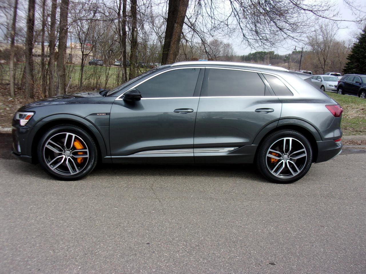 Used 2019 Audi e-tron Prestige w/ Prestige Package AWD/4WD image 2