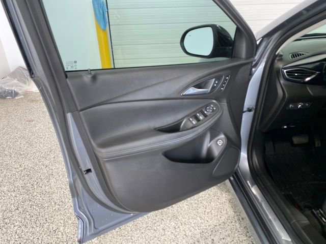 Used 2020 Buick Encore GX Essence w/ Experience Buick Package image 4