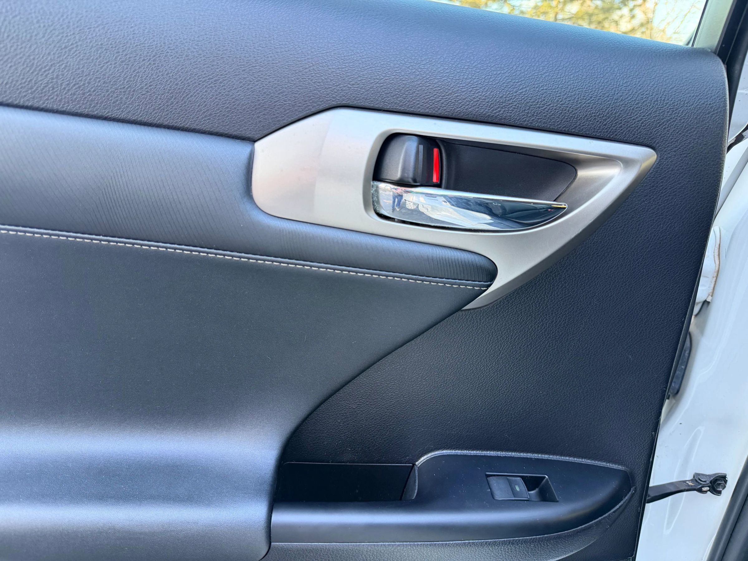 Used 2014 Lexus CT 200h Premium image 34