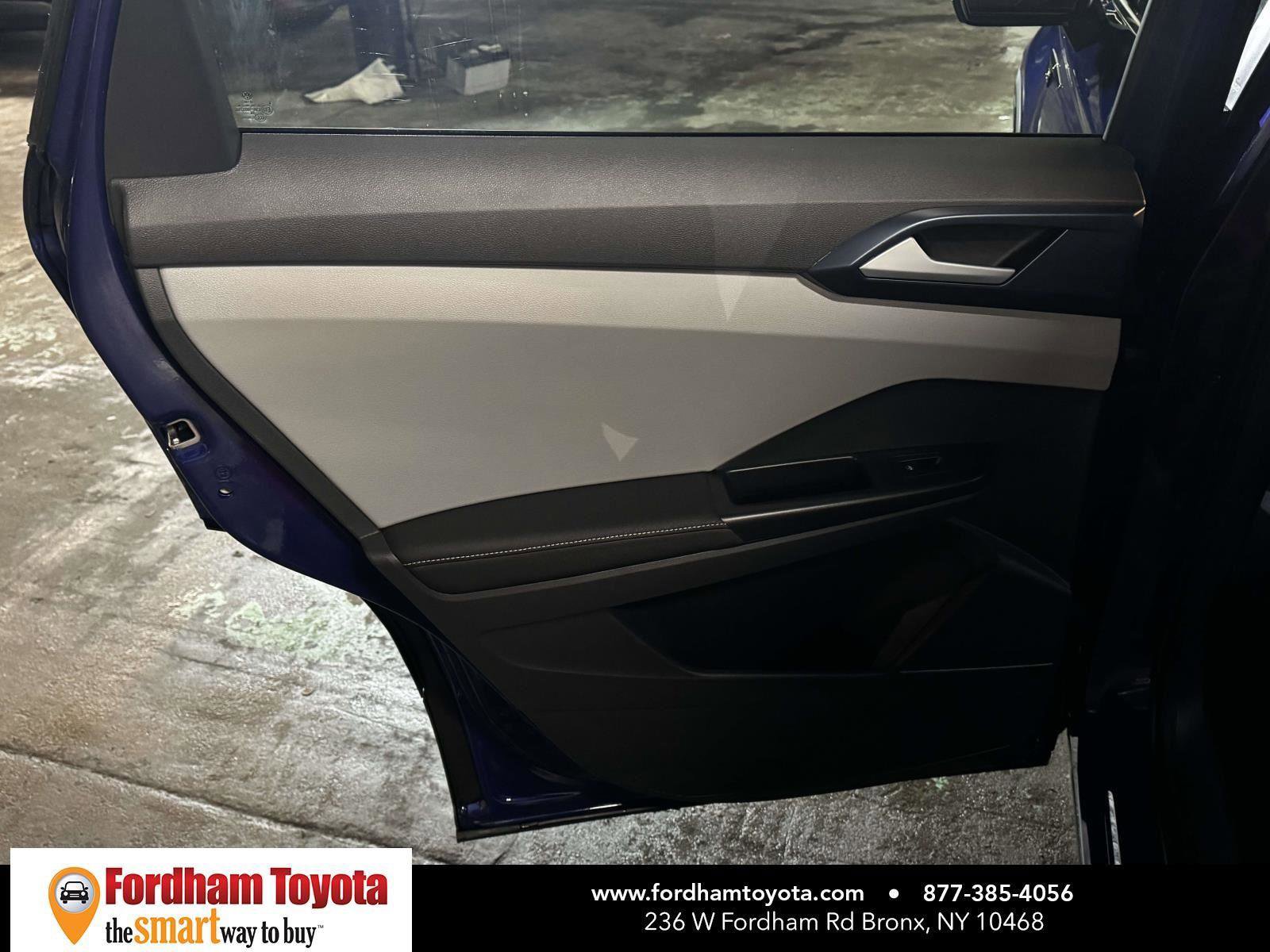 Used 2024 Volkswagen Taos SE image 11