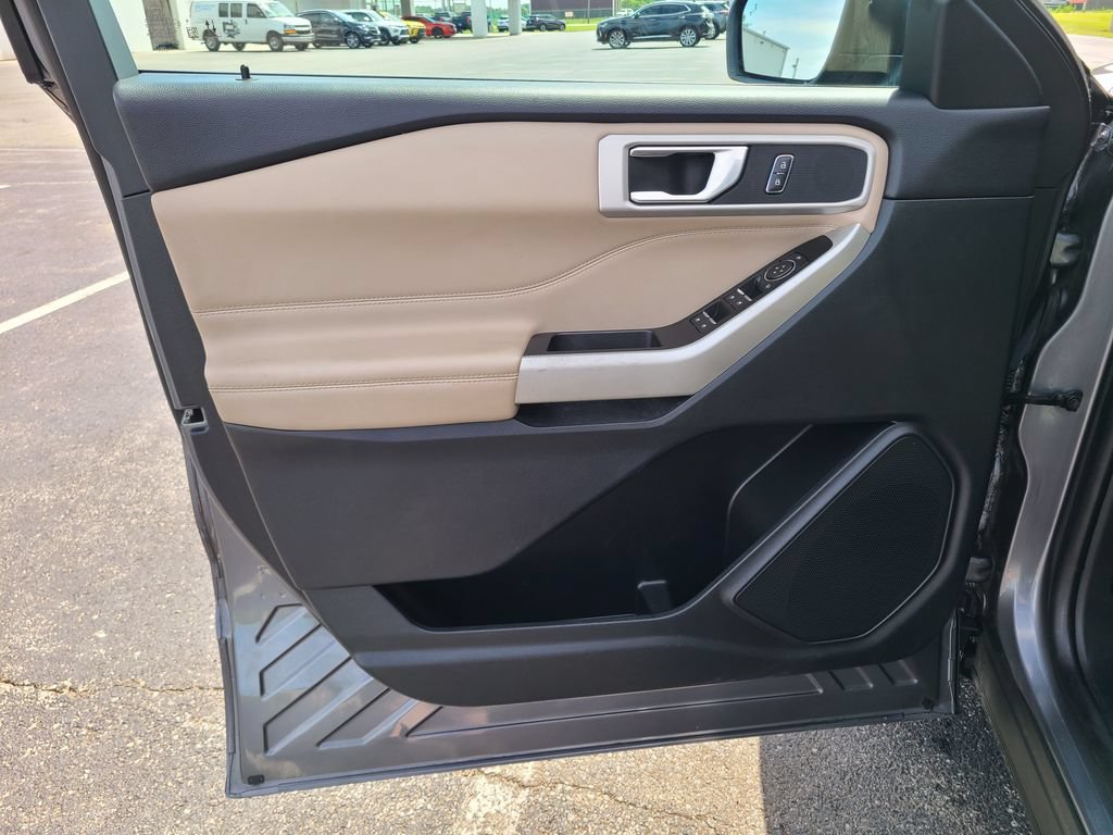 Used 2022 Ford Explorer XLT AWD/4WD image 19