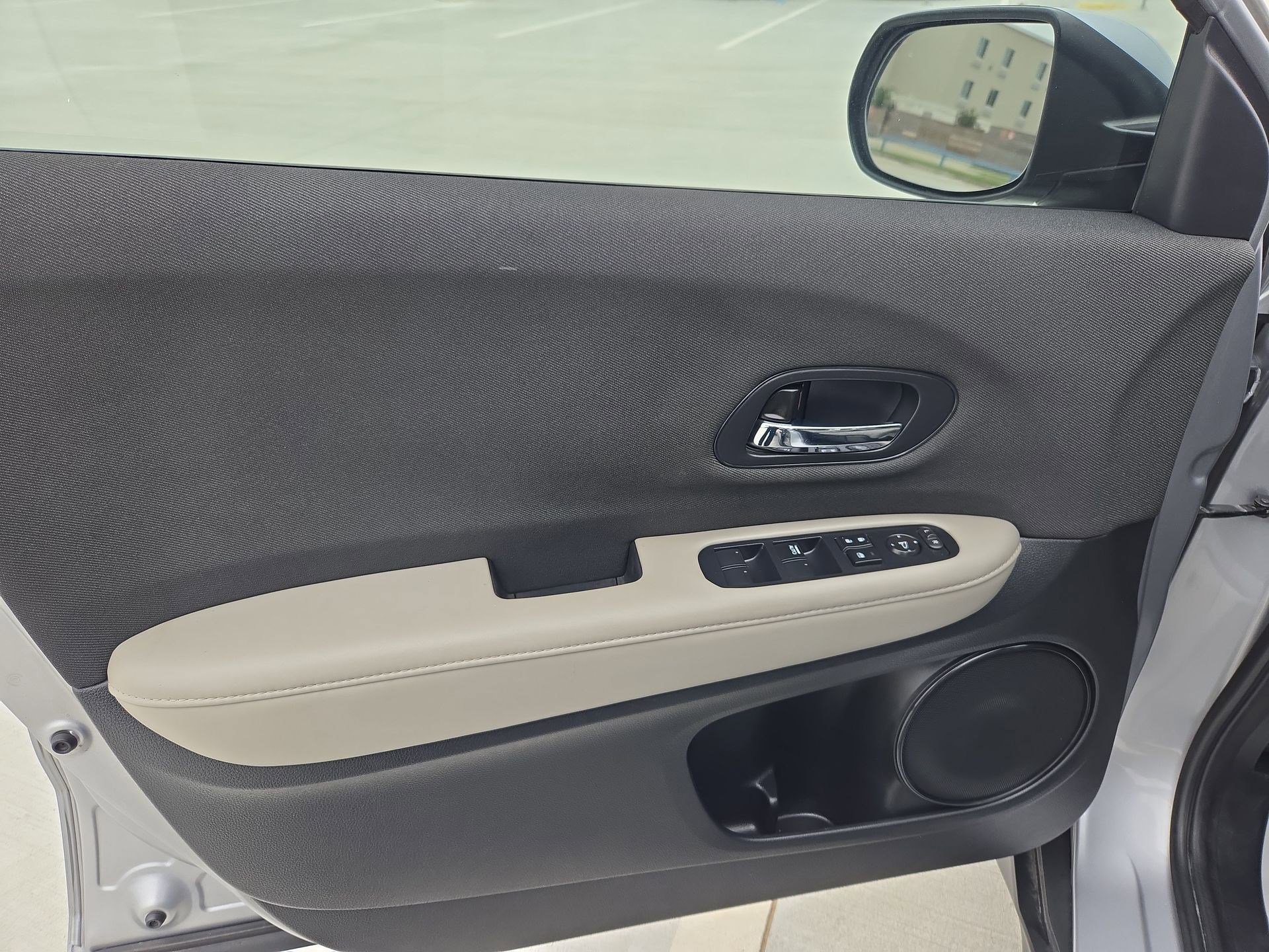 Used 2022 Honda HR-V LX image 10