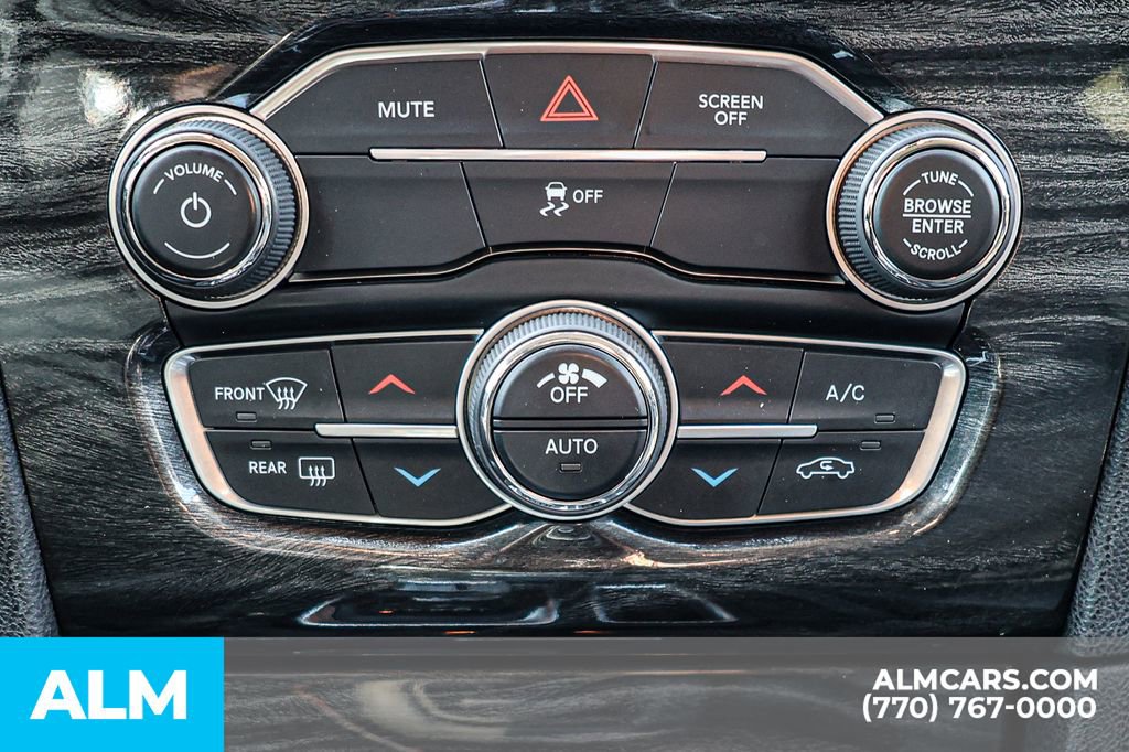 Used 2017 Chrysler 300 Limited RWD image 38