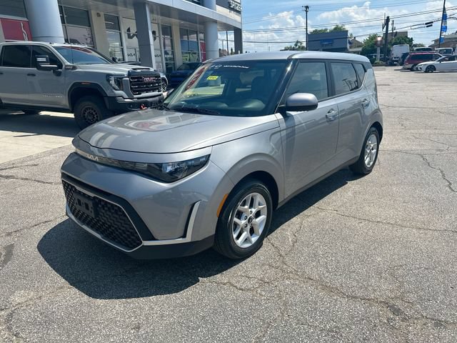 Certified 2023 Kia Soul LX w/ LX Technology Package FWD image 11